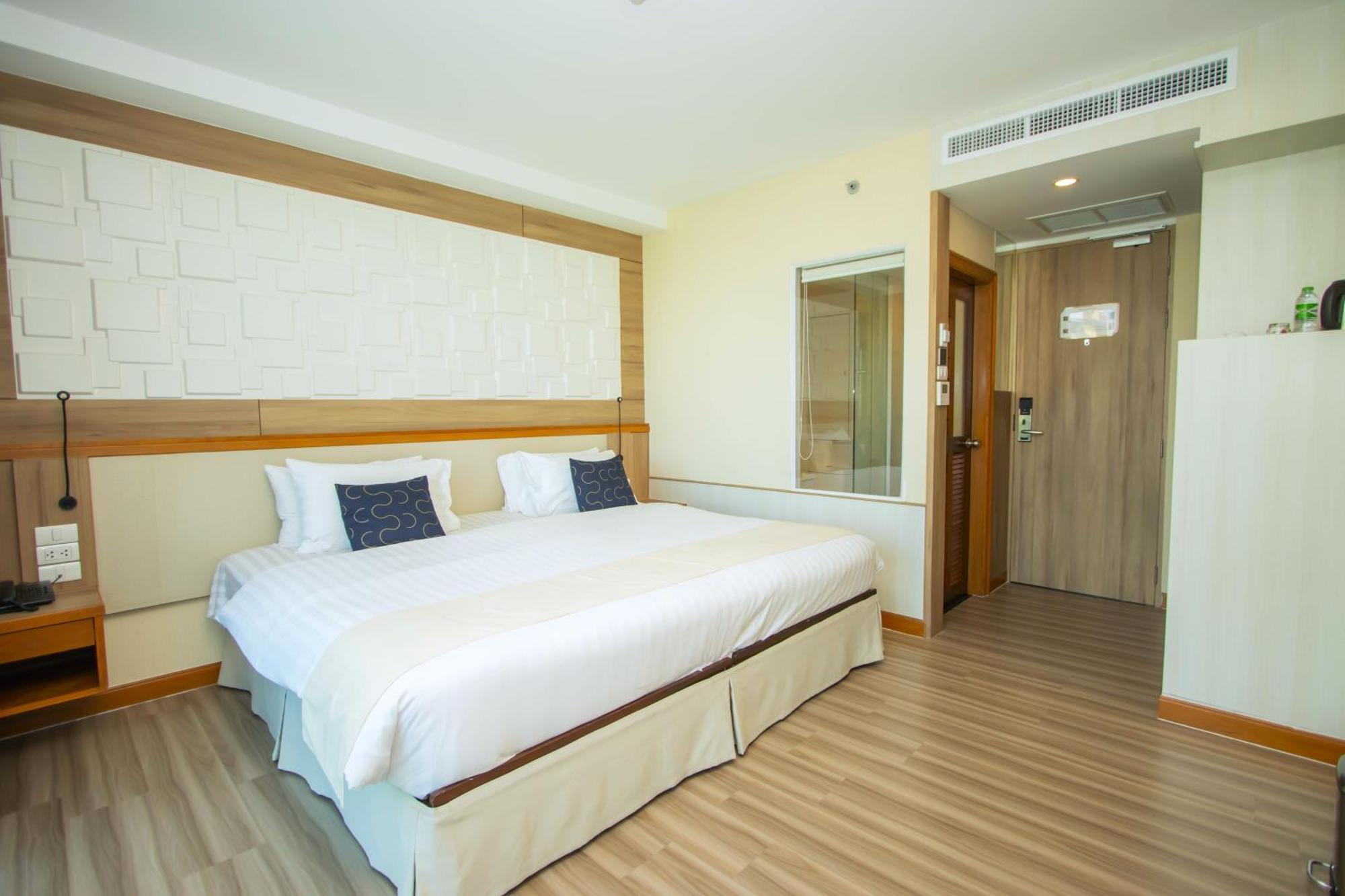 Sira Grande Hotel & Spa Patong Bagian luar foto