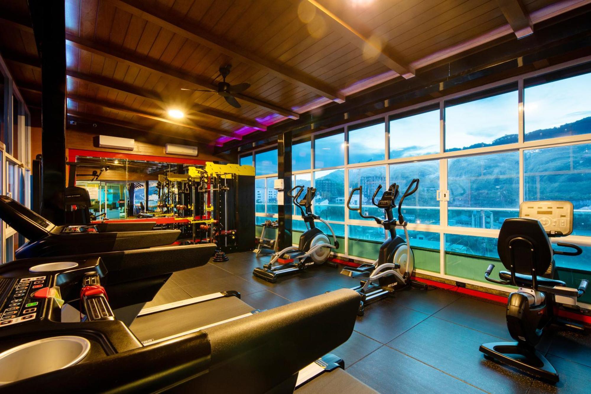 Sira Grande Hotel & Spa Patong Bagian luar foto