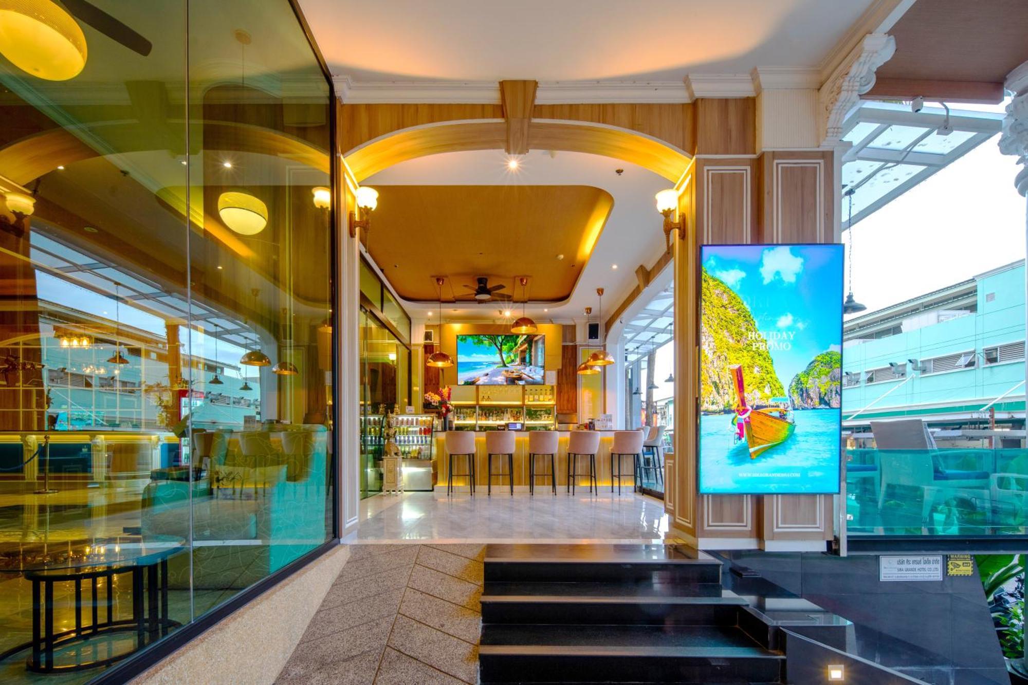 Sira Grande Hotel & Spa Patong Bagian luar foto