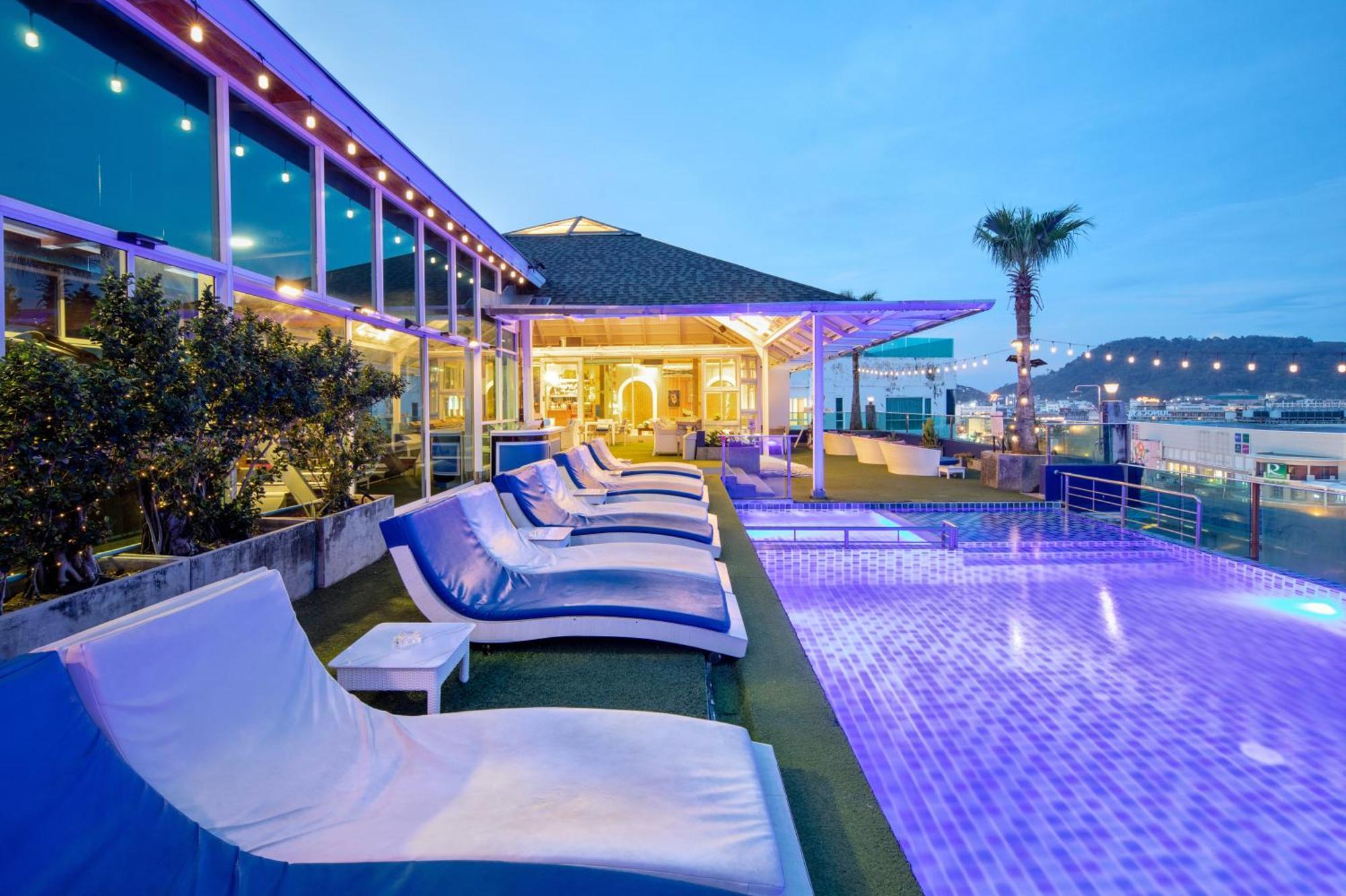 Sira Grande Hotel & Spa Patong Bagian luar foto